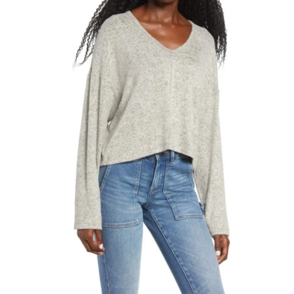 LA LA LAND CREATIVE CO | Women's Oatmeal Marled V-neck Top Medium - Picture 1 of 7